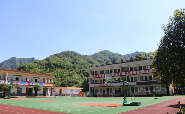 寧強(qiáng)縣鐵鎖關(guān)鎮(zhèn)周家壩小學(xué)“農(nóng)耕文化”進(jìn)校園插圖1 寧強(qiáng)縣鐵鎖關(guān)鎮(zhèn)周家壩小學(xué)“農(nóng)耕文化”進(jìn)校園插圖1