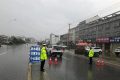 漢中交警：雨中“警”，風中“情”，天漢暢通讓您平安出行縮略圖