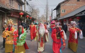 鑼鼓喧天東關(guān)里，喜氣洋洋中國年！縮略圖