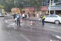 路面結(jié)冰存隱患，勉縣民警及時(shí)清理縮略圖