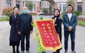 這個(gè)環(huán)衛(wèi)工人的暖心舉動(dòng)，讓外地人決定在漢中買房！縮略圖