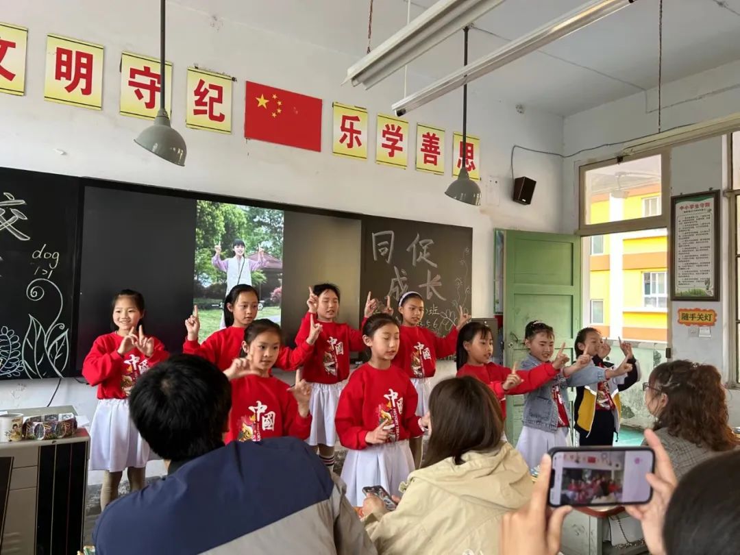 提燈引路 育夢成光——西鄉(xiāng)縣東關(guān)小學(xué)2023學(xué)年度春季學(xué)期家長會紀(jì)實(shí) 提燈引路 育夢成光——西鄉(xiāng)縣東關(guān)小學(xué)2023學(xué)年度春季學(xué)期家長會紀(jì)實(shí)