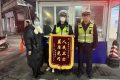 一名男子?失足?從?2米?高處?墜落?，多虧漢中交警縮略圖