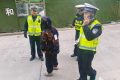 交警助力，讓走失老人安全回家縮略圖