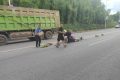【夏季行動】“貨車途中‘卸貨’，民警秒變‘搬運(yùn)工’，群眾也來湊熱鬧”縮略圖