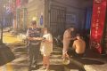 沉醉不知歸路？民警護(hù)送醉酒男子回家縮略圖