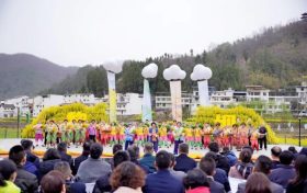 2025年全國春季“村晚”示范展示暨陜南民歌實景劇《風起巴山》首演火熱進行中！縮略圖
